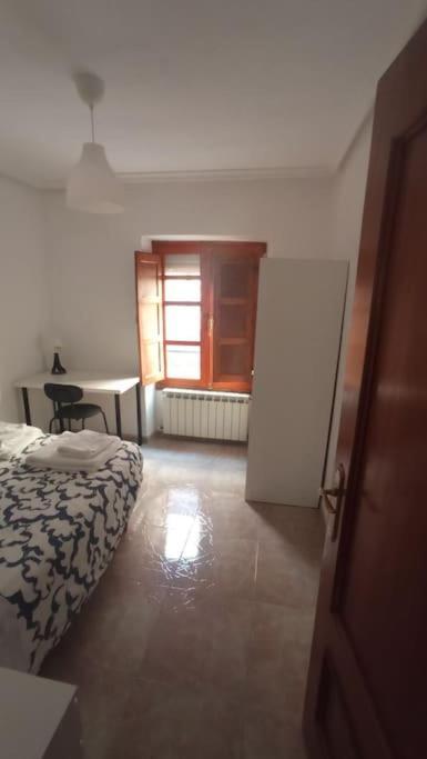 Piso Centrico En Casco Antiguo Apartment Leon Bagian luar foto